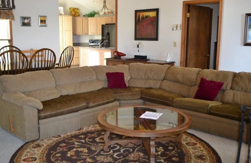 Charter Hills Casa | Lookout Lodge | Cozy Mountain Retreat with Game Room & Deck