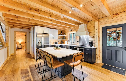 Chester Shores Cabina | Loon Lake View: Newly Built Log Cabin w/ Fire Pit!