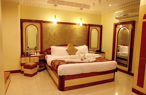 Surat Hotel | Lords Plaza, Surat