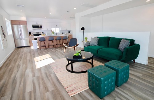 Mid-Wilshire Apartamento | Los Angeles 3BR Villa Suites-FreeParking