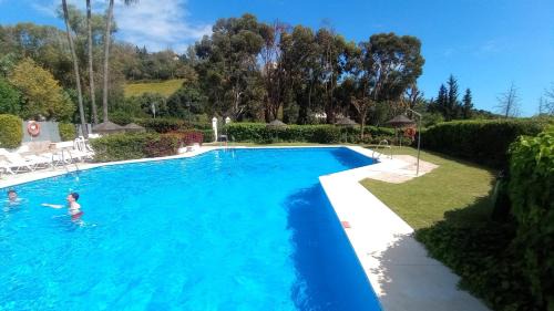Benahavis Apartamento | Los Arqueros Golf lovely condo near Marbella & Puerto Banus