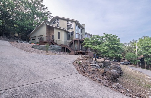 Lost Bridge Village Casa | Lost Bridge Lodge on BEAVER LAKE! Across from POOL