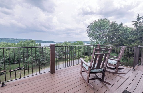 Lost Bridge Village Casa | Lost Bridge Lodge on BEAVER LAKE! Across from POOL