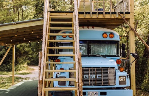 St. Clair Alquiler De RV | Lost Hill Lake Blue Sky Bus