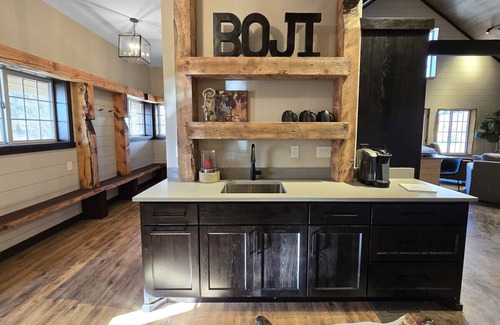 Okoboji Apartamento | Lost in Boji Cottage off West Lake Okoboji