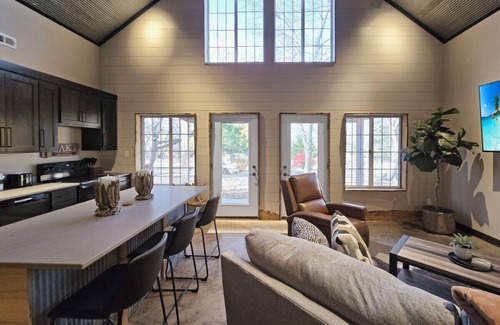 Okoboji Apartamento | Lost in Boji Cottage off West Lake Okoboji
