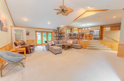 Munising Casa | Lost in the Woods- Sleeps 10, ATV-friendly roads, and a fire pit.