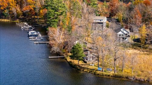 Lake Shore Hotel | Lost Lake Lodge