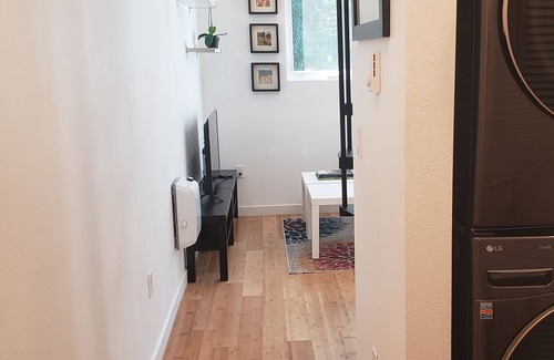 Southwest Hills Apartamento | Lots of Natural light. Excellent Location. Studio + Loft. Parking on-site
