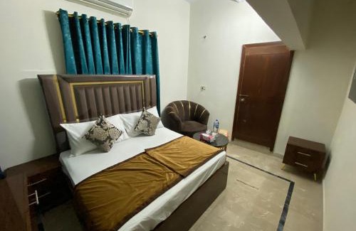 D.H.A. Casa | Lotus Residency DHA Guest House