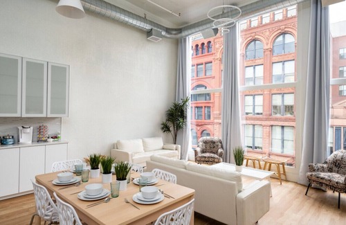 West Main Historic District Condominio | Lou-City Penthouse by Hollyhock Suites