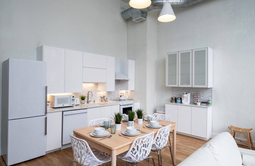 West Main Historic District Condominio | Lou-City Penthouse by Hollyhock Suites