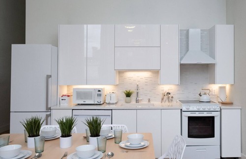 West Main Historic District Condominio | Lou-City Penthouse by Hollyhock Suites