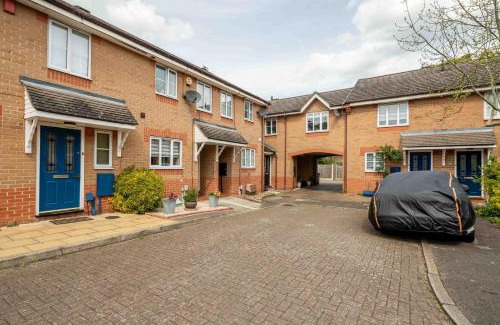 Loughton Apartamento | Loughton Hideaway: Cozy 1BD Near Tube & Nature