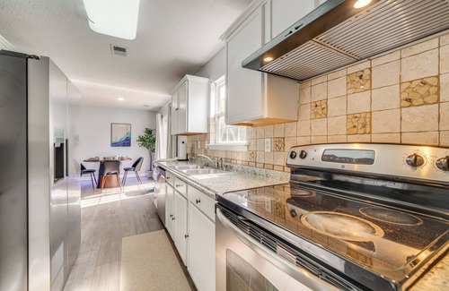 Highview Casa | Louisville Home w/ Large Yard: 15 Mi to Downtown!