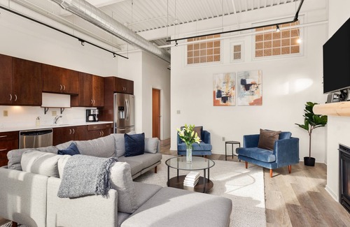 Basalt Condominio | Lounging in the Lofts | Renovated, A/C, Fireplace!