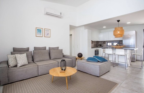 Vlicha Villa | RODAS DE LOUZOIA BAY VILLA