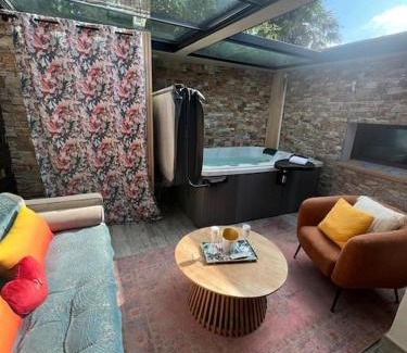 Le Perrier Casa | Love room avec spa privé