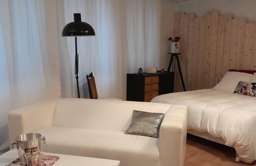 Plelo Apartamento | Love-room Avec Jacuzzi Intérieur et Patio à 15 mn des Plages
