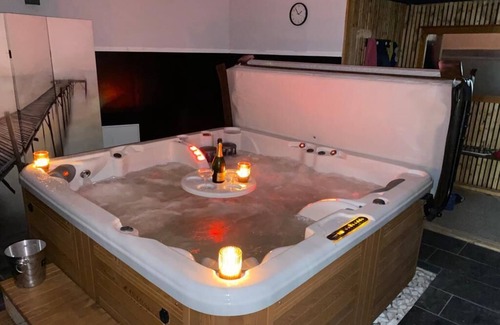 Plelo Apartamento | Love-room Avec Jacuzzi Intérieur et Patio à 15 mn des Plages