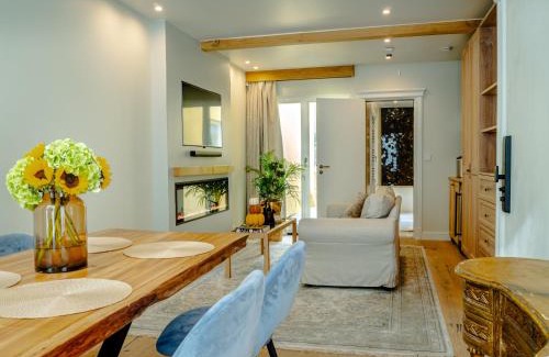 Historical Center Bruges Hotel | Lovelace Suites by Threads of Time Hotel Bruges