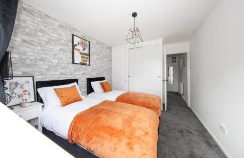 Luton Apartamento | Lovely 1 bedroom home with free parking- Contractor friendly