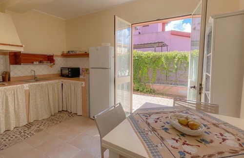 Maddalenedda Apartamento | Lovely 1-bedroom house with Garden & Parking