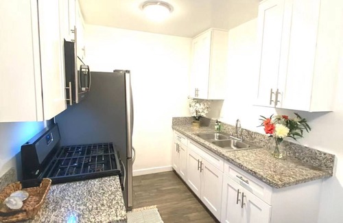 East Whittier Apartamento | Lovely 1 bedroom + sofa bed private unit - parking
