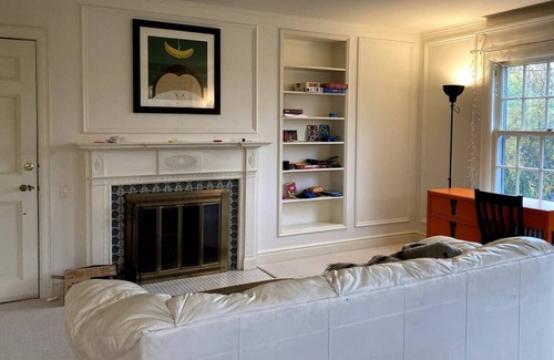 Bridlemile Apartamento | Lovely 1bd/1bath suite at historical Wilcox Estate