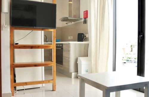 St. Julian's Apartamento | Lovely 1BR home with private balcony in St Julians