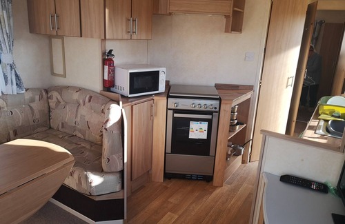 Walton on the Naze Cabina | Lovely 2-bed Caravan in Walton on the Naze