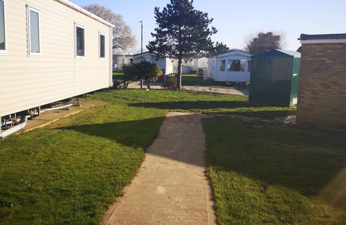 Walton on the Naze Cabina | Lovely 2-bed Caravan in Walton on the Naze