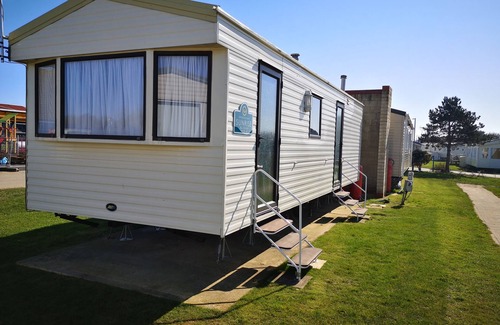Walton on the Naze Cabina | Lovely 2-bed Caravan in Walton on the Naze