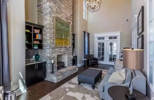 Collierville Apartamento | Lovely 2 Bedroom 2 Bath and 1 Car Garage with Pool