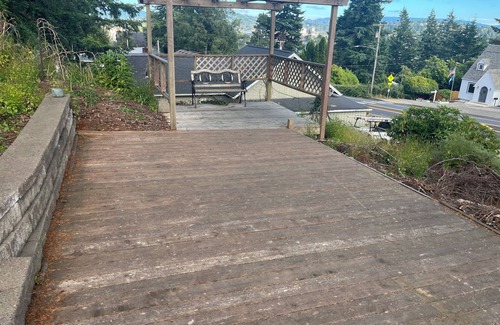 Coos Bay Casa | Lovely 2-bedroom 5 Bed house in Coos Bay -Beach -Bay -Lakes