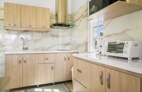 Koyari Apartamento | Lovely 2-bedroom apartment in Noord with Garden & Pool