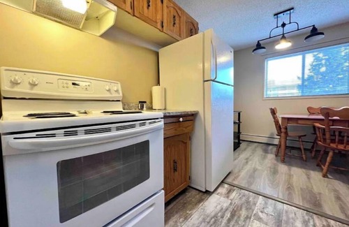 Grande Prairie Casa | Lovely 2 Bedroom - 10 minutes from hospital and park