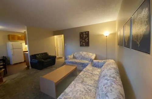 Grande Prairie Apartamento | Lovely 2 Bedroom with free parking on premises