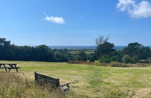 Widemouth Bay Casa | Lovely 2 Bedroom Coastal Cottage near Bude