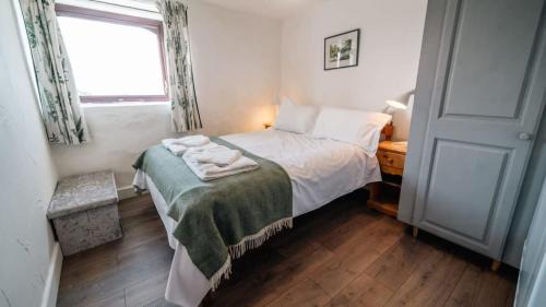 Widemouth Bay Casa | Lovely 2 Bedroom Coastal Cottage near Bude