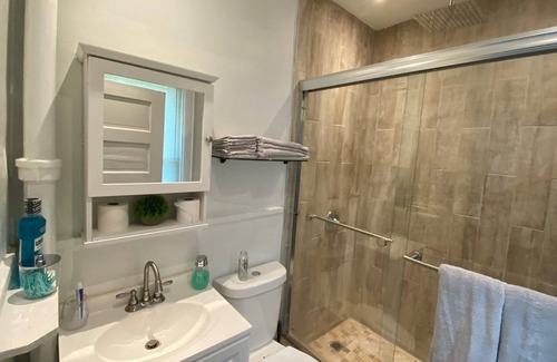 Orange Lake Casa | Lovely 2 Bedroom Cottage Just Off Orange Lake!