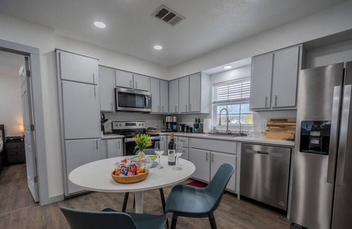 Johnson City Casa | Lovely 2-bedroom house in Johnson City, walking distance to downtown.