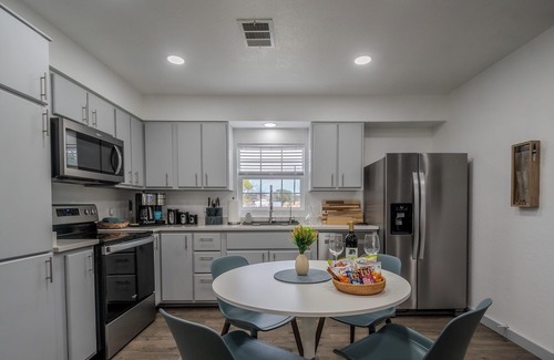 Johnson City Casa | Lovely 2-bedroom house in Johnson City, walking distance to downtown.