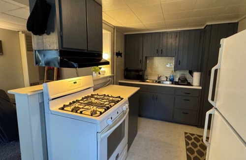 Vanderbilt Casa | Lovely 2-bedroom house with AC & pet friendly in Vanderbilt