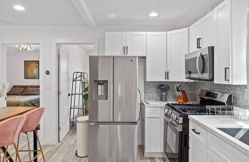 Santa Ana Casa | Lovely 2 Bedroom only 7 miles away from Disneyland!