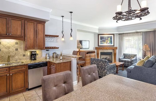 Napa Complejo | Lovely 2-bedroom resort in Napa with WiFi, AC, fitness room and wine.