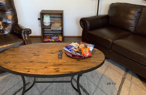 Elk Mills Casa | Lovely 2 bedroom unit with free parking in front
