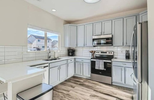 Thornton Hotel | Lovely 3 BDR / 3 BA - 20 Min Denver