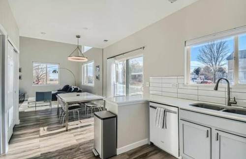 Thornton Hotel | Lovely 3 BDR / 3 BA - 20 Min Denver