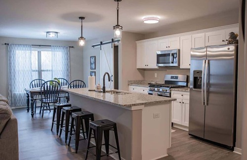 Loves Park Casa | Lovely 3 Bed Condo in Loves Park